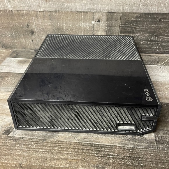 Microsoft Xbox One Console Black with Controller and Games - Picture 9 of 16